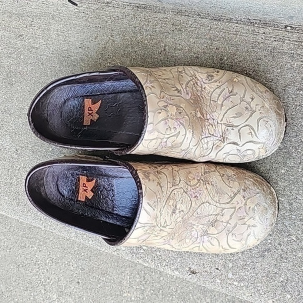 Dansko XP Engraved Floral Tan Pink Women's Nurse Clogs 37, US 7 Wood